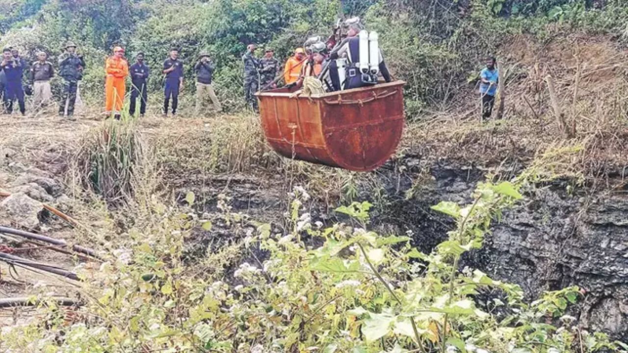 hindistanda komur madeninde cokme 9 isci mahsur kaldi YpOnuHYg