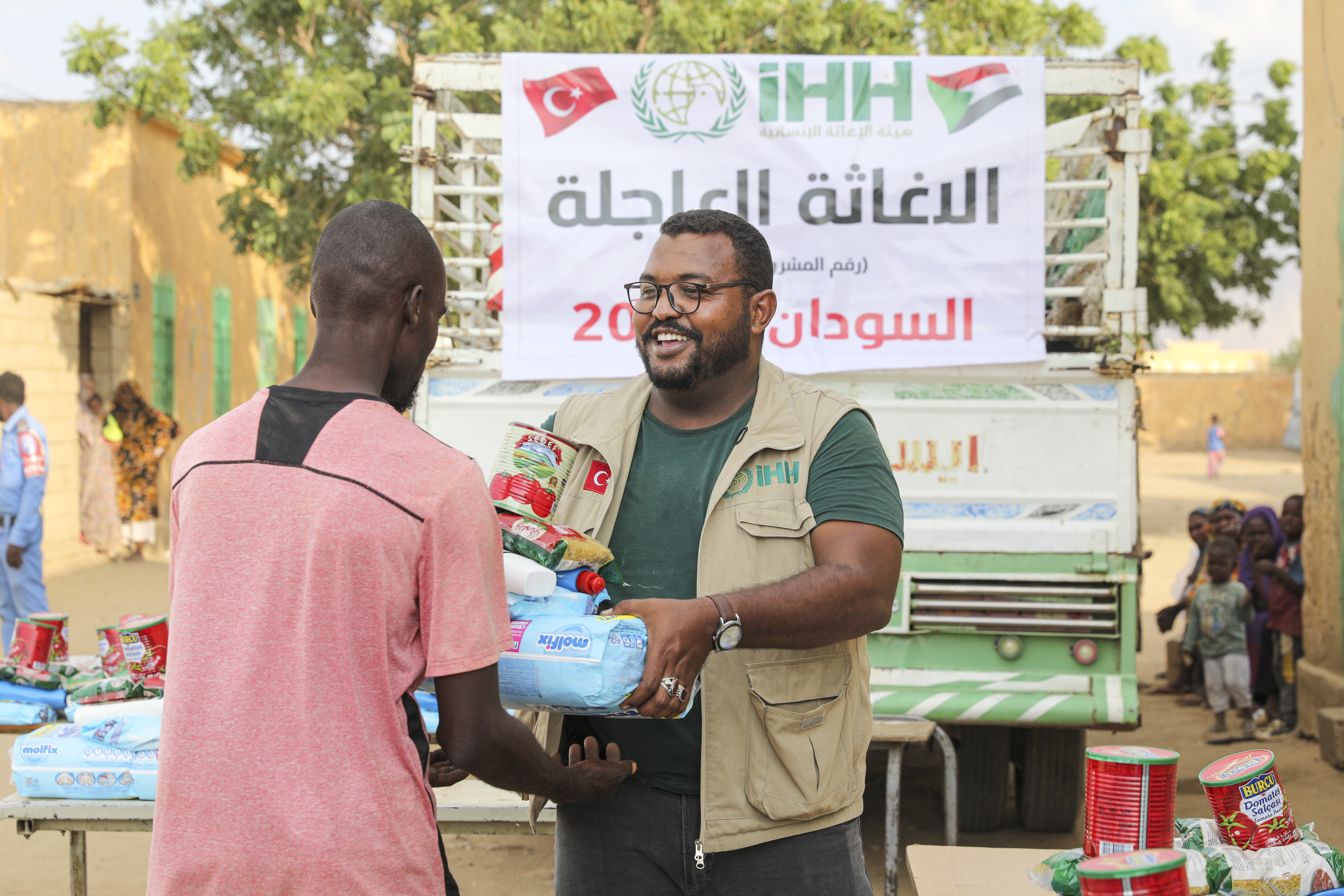 ihh sudana 161 konteyner yardim malzemesi ulastirdi 2 HIYXniZL