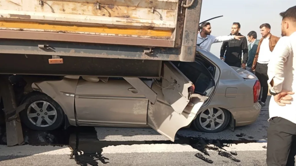 tirin altina giren aractan yarali kurtarildilar 3uLJQnrD