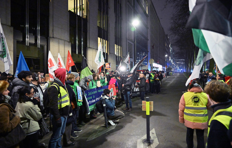 filistin bayrakli turmp protestosu senin sacmaliklarina ihtiyacim yok 0