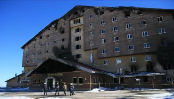 78 kisinin oldugu otelin muduru resmi kayitlarda resepsiyon personeliymis dxRqZcn6