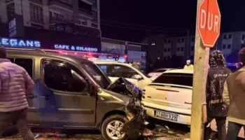 bursada ehliyetsiz suruculerin karistigi kazada 3 kisi yaralandi fb8bRuGf
