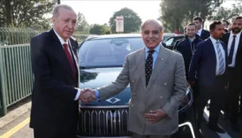 cumhurbaskani erdogan pakistan basbakani serife elektrikli toggu hediye etti cGYw712B