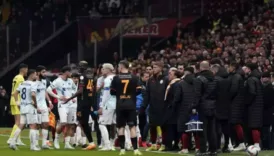 galatasaray macinda olay adana demirspor sahadan cekildi UeebCd2a