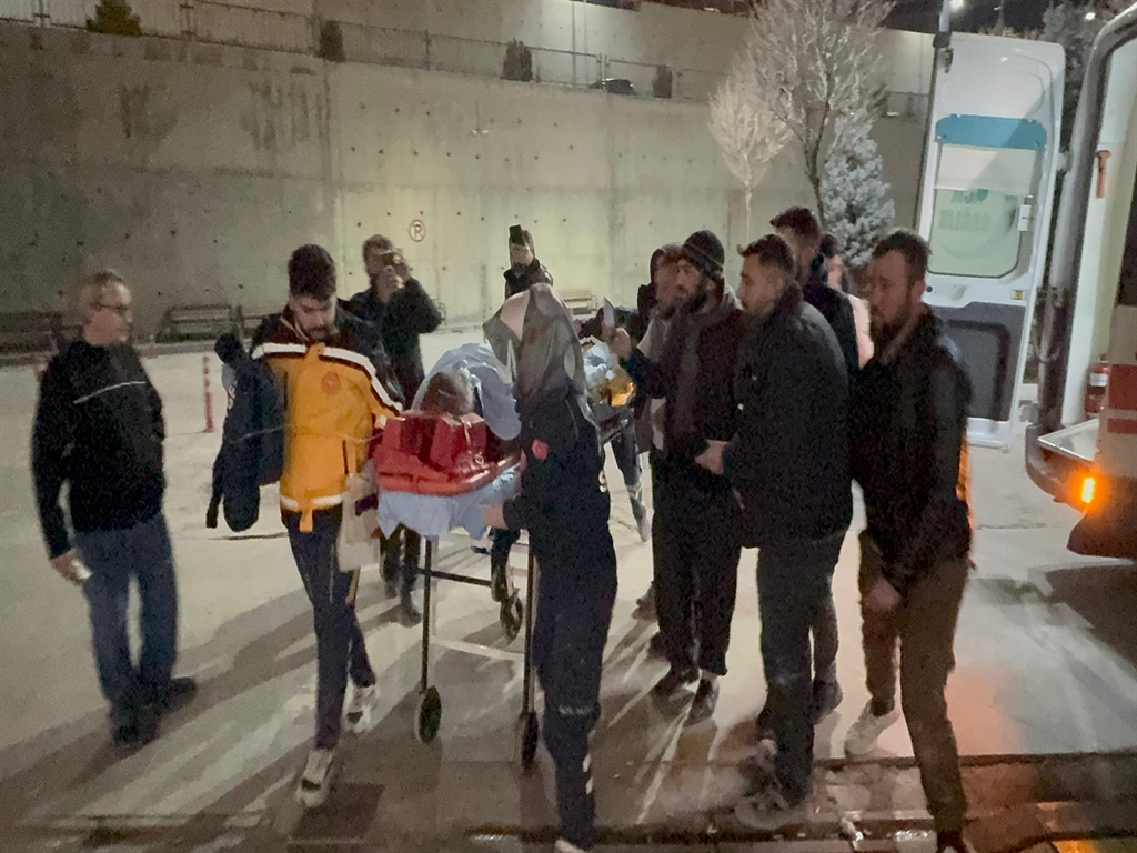 konyadaki bina enkazinda 3 kisi kurtarildi afad gorevlisine hos geldin abi dedi 0 tewDZgWu