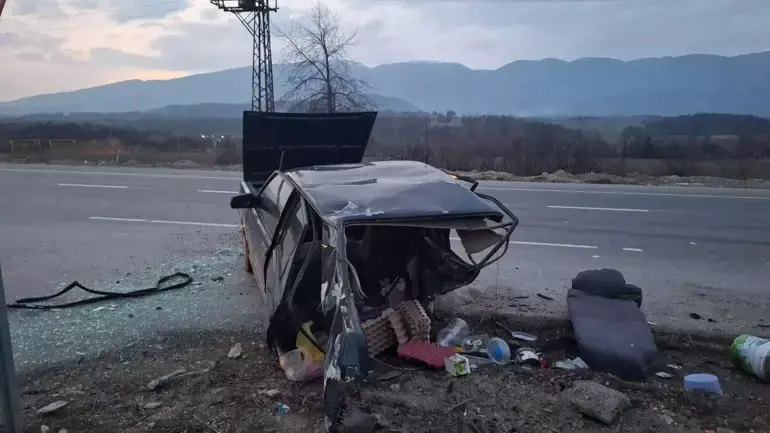 mudurnuda kaza faciaya donusuyordu otomobil ikiye bolundu 3
