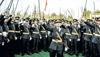 orduda kriz 5 tegmen ve 3 komutan disiplinsizlik gerekcesiyle tsk dan ihrac edildi KuDNbFsz