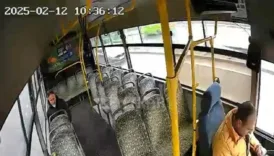 sofor direksiyonda bayildi otobusu yolcu durdurmaya calisti e2iJHlJD