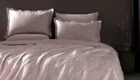 tek kisilik nevresim takimi ile yatak odasinda konfor ve siklik bUWlHNqw