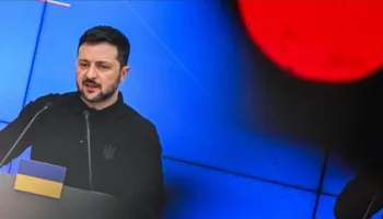 ukrayna devlet baskani zelenskiy rest cekti muzakere masasini biz kurariz karari da biz veririz LDUzxqEq