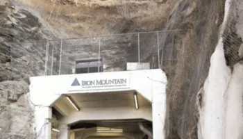 yer altindaki madende saklanan evraklar abd gundeminde vhdcG7kN