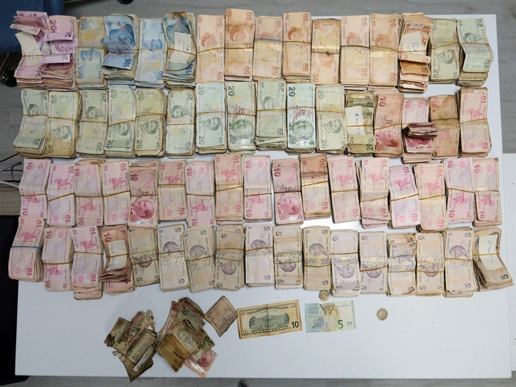 6 kisi dilenci parasini saymakla bitiremedi 0 jMiJp7Gs