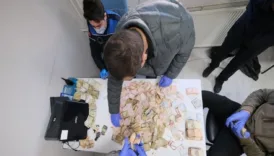 6 kisi dilenci parasini saymakla bitiremedi aI7gNd3L