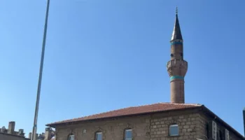 74 yillik caminin kiblesi hatali cikti E9JvIMwK