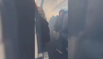 abdde ucak panigi kabin dumanla doldu yolcular tahliye edildi Q9PyX5Ax