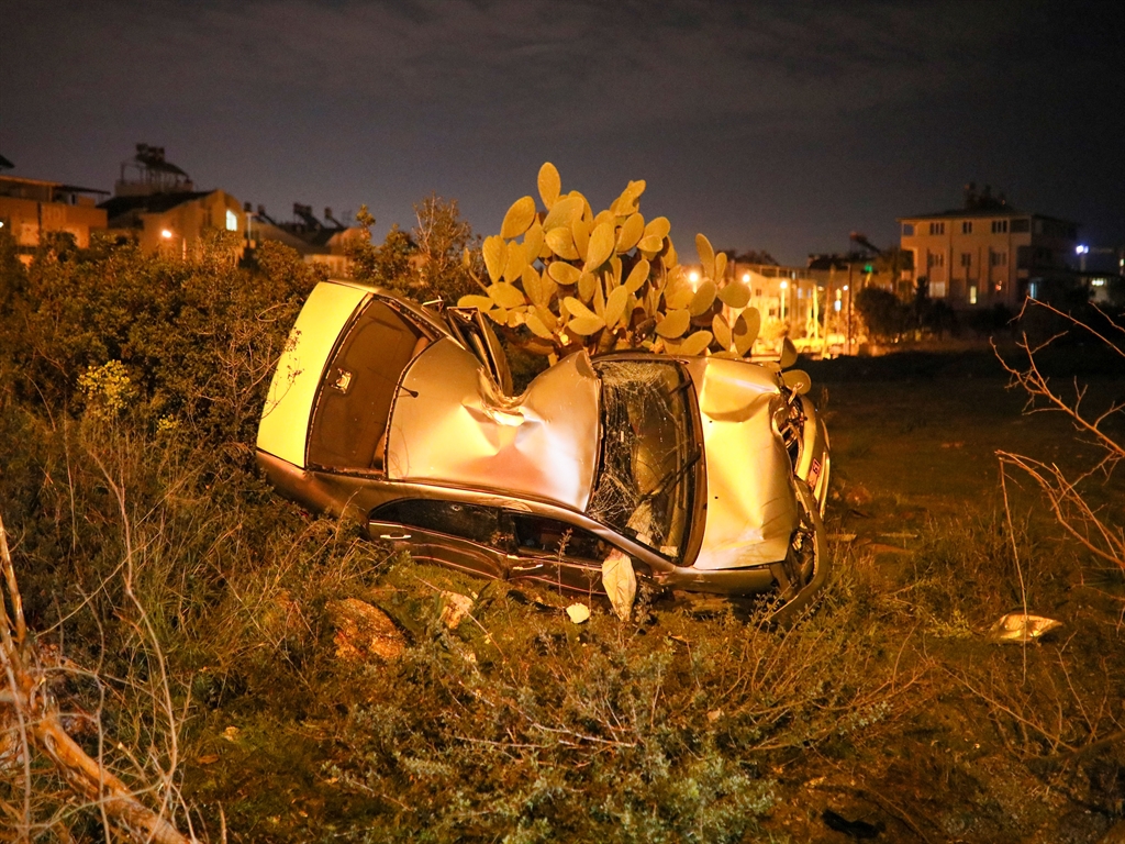 agaca carpan aractaki polis memuru oldu 2 2hJ3d3Bf