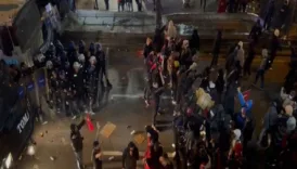 ankaradaki imamoglu eyleminde polise yanici maddeler atildi ULLpNia2
