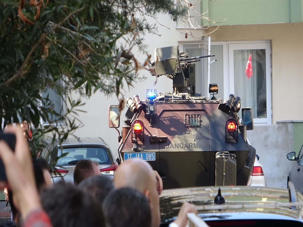 annesini rehin aldi komsusunu yaraladi polise ates acti catismada oldu 3 nsVZ8l5M