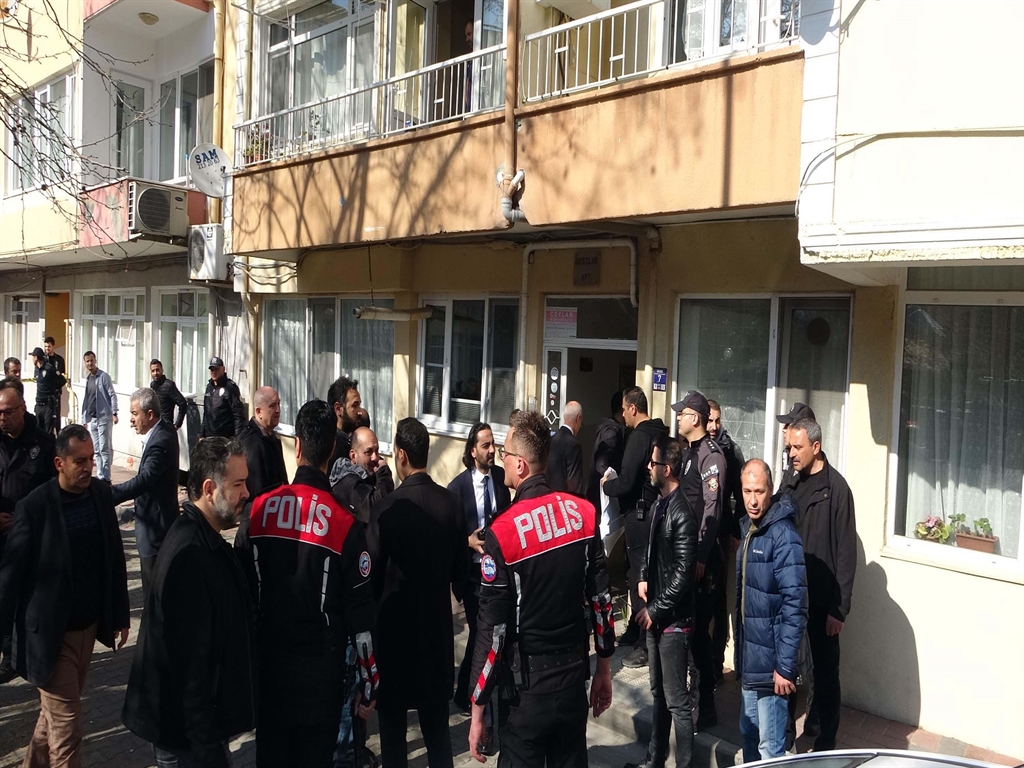 annesini rehin aldi komsusunu yaraladi polise ates acti catismada oldu 4
