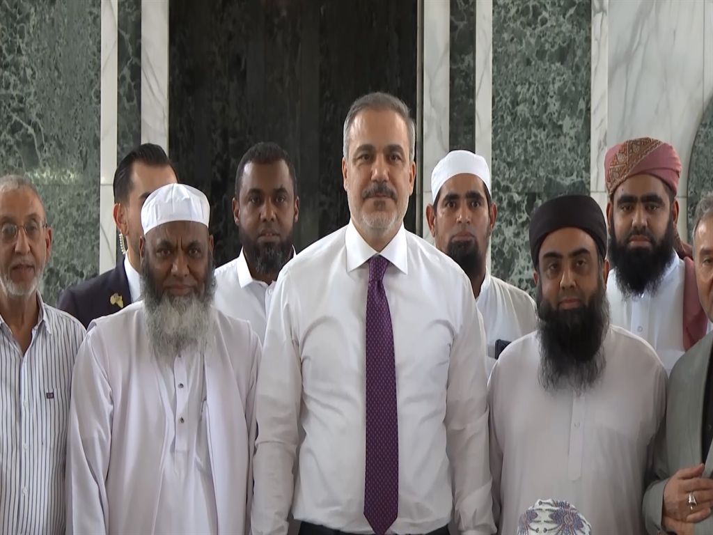 bakan fidan johannesburgtaki nurul hamidiye camisini ziyaret etti 2 phey4Nkj
