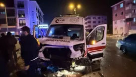 bartinda korkutan kaza ambulans ile otomobil carpisti U8Lq71ur