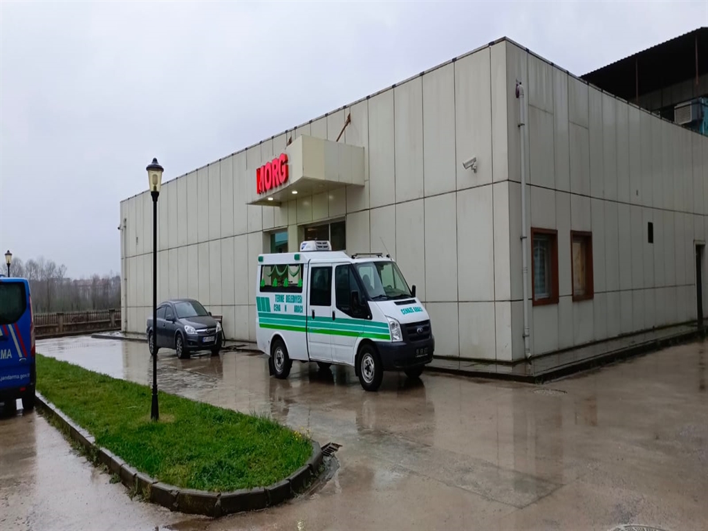bilezikleri icin bogazi kesilip atese verilerek olduruldu 0 tD97KR3d