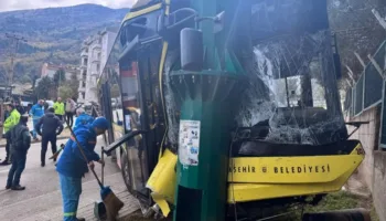 bursada feci halk otobusu kazasi a8uAgsC9