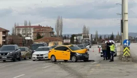 cubukta can pazari iki otomobil carpisti 5 yarali EKdkSCNP