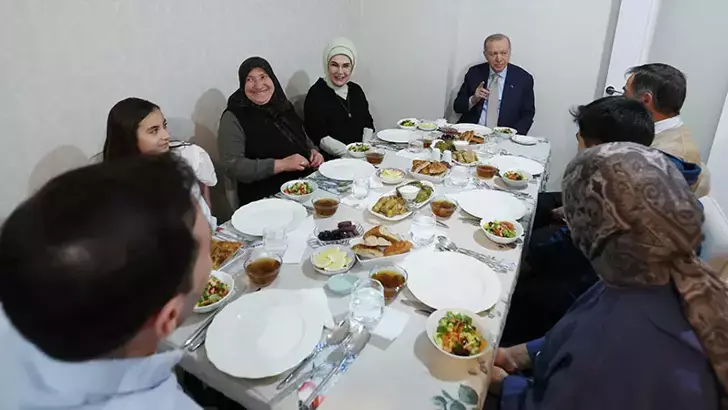 cumhurbaskani erdogandan surpriz ziyaret vatandasin sofrasina oturdu 0 ZbZTDTj9