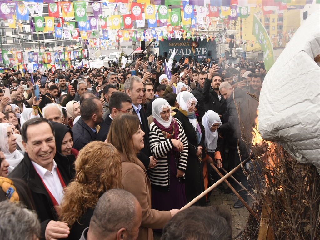 dem partiden imamogluna destek 0 EGSBRQYN