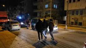 dur ihtarina uymayarak kacan 2 kisi polis kovalamacasiyla yakalandi rAhV5scU