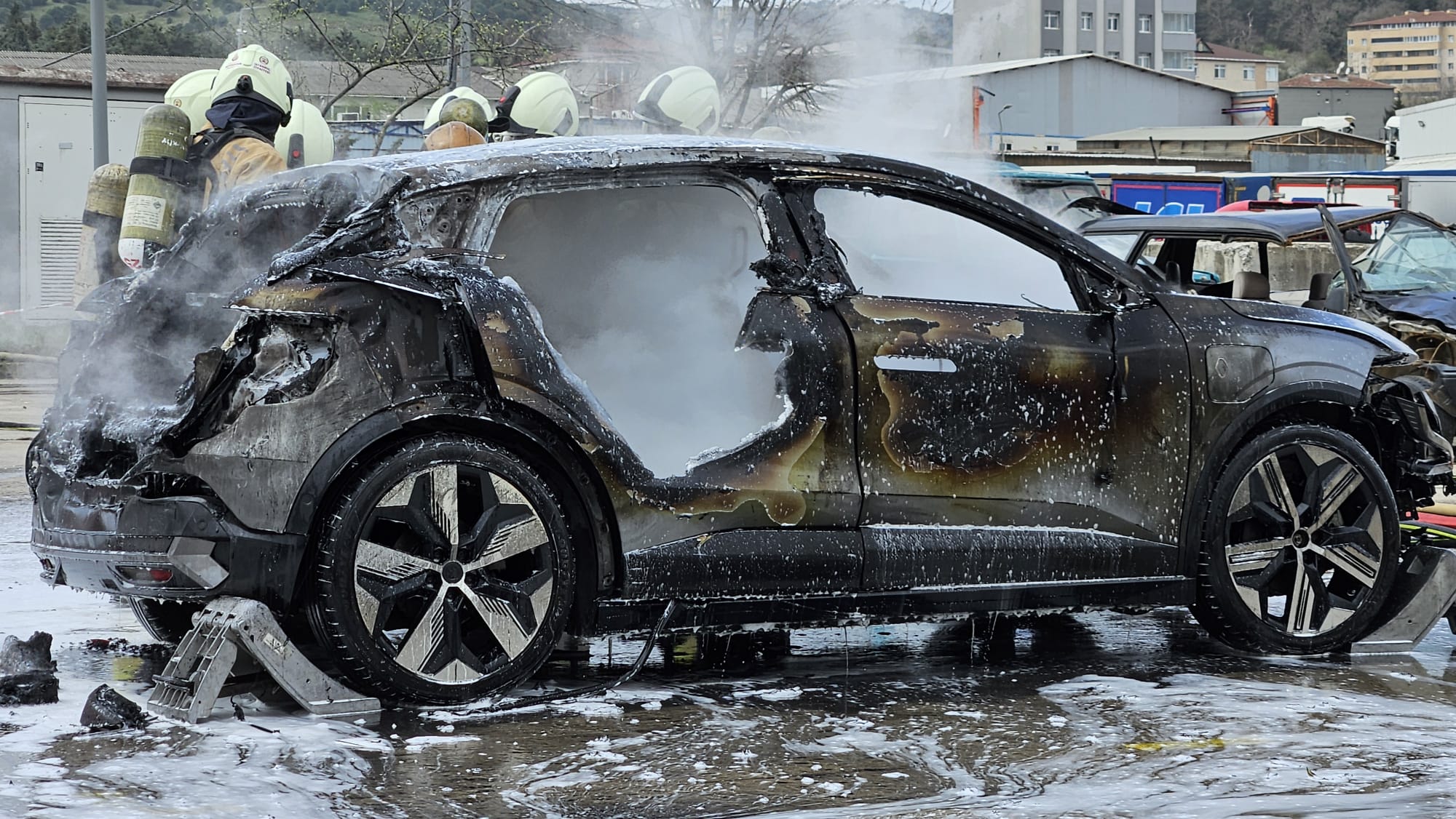 elektrikli arac yanginlarini karbon grafit battaniye sondurecek 0 OYyEm99v