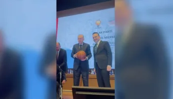 erdogana basketbol topu hediye edildi sosyal medyayi sallayan mesaj h2jpMbf5