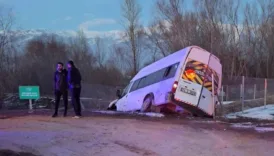 erzincanda korkunc kaza ogrenci servisi kanala dustu tqzX12pA