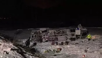 erzurumda yolcu otobusu devrildi 37 kisi yaralandi fIJp5dIA