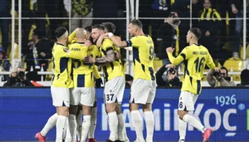 fenerbahce uefa avrupa ligi son 16 turu ilk macinda 3 1 yenildi egej5pHK
