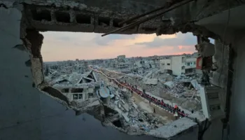 gazzede yikimin ortasinda dayanisma buyuk iftar sofralari kuruldu bJpLuNeu