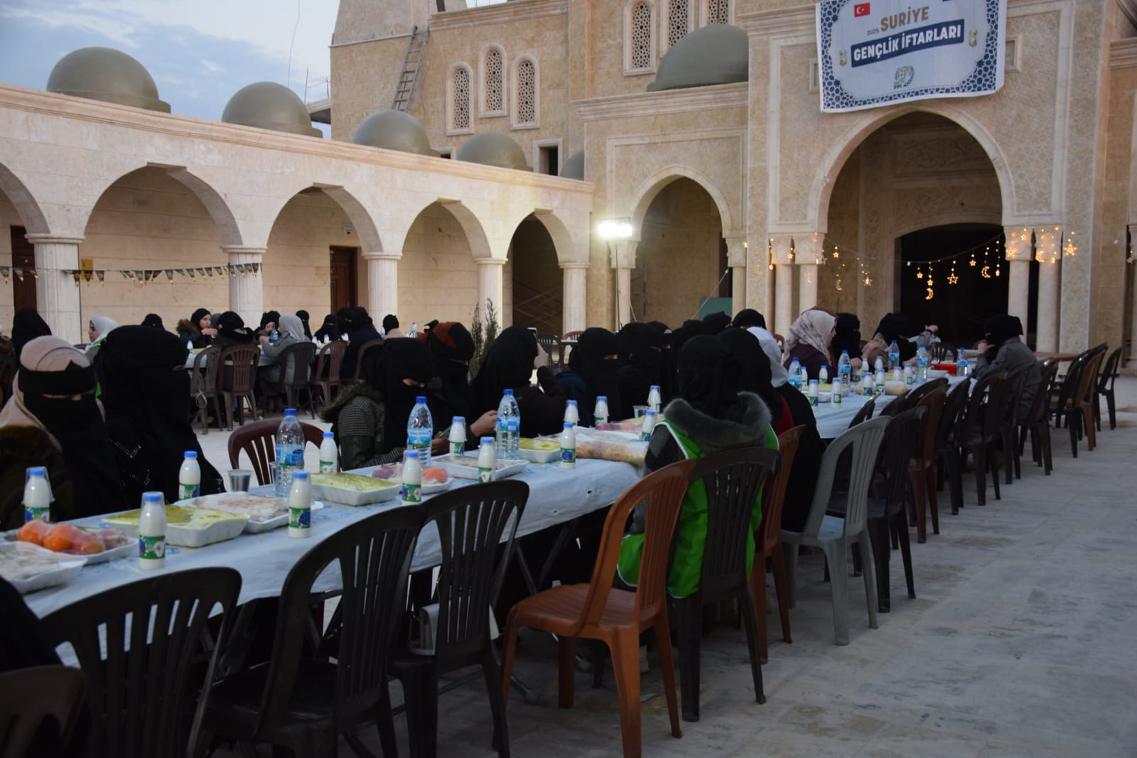 genc ihh suriyede 13 universitede 7 bin kisiye iftar verdi 0 lVRNpGKw