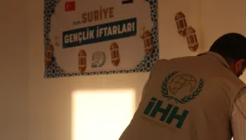 genc ihh suriyede 13 universitede 7 bin kisiye iftar verdi qDiedpWs