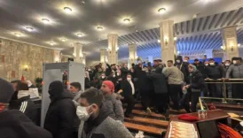 ibb binasina baskin gostericiler camlari kirarak iceri daldi BhqUqXa7