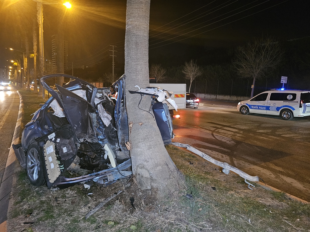 ikiye bolunen aractan hafif yarali cikti 0 295qaZpL