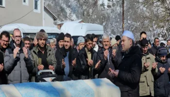 ingilizce ogretmeni kalp krizinden olmus MN3V4RwI