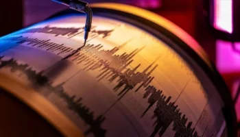 iranda siddetli deprem halk geceyi sokaklarda gecirdi ZcVFBHM1