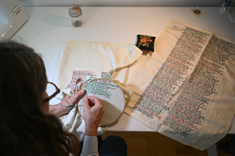 irlandali mary israilin gazzede oldurdugu filistinlilerin isimlerini nakisla olumsuzlestiriyor 1 8VwnpbBe