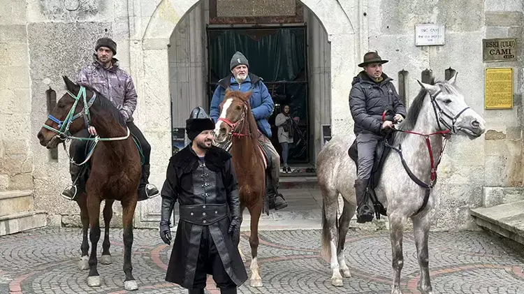 ispanyadan turkiyeye gelen 3 musluman at sirtinda hac icin yola cikti 0