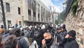istanbul universitesinde izinsiz yuruyuse polis mudahalesi Ex1m3cnu