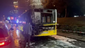 istanbulda halk otobusu yangini trafik kilitlendi uu39zUZa