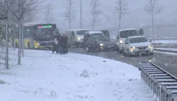 istanbulda okullar tatil edildi kar yagisi ve firtina icin saat verildi CwQaIhh8