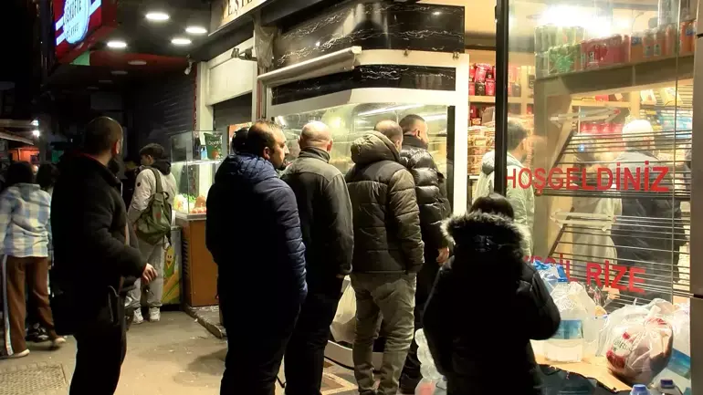 istanbulun sokaklarini davulcular senlendirdi pide kuyruklari olustu 2 77N8mmwA