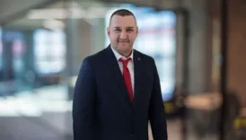 izmir business club izmir is dunyasina yeni bir soluk getiriyor YmxMPT5Z